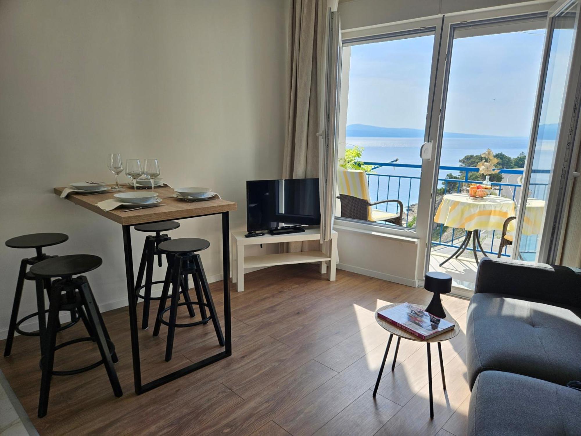 Caleta Seaview Suites II - Pool & Jacuzzi ロクヴァ・ロゴズニツァ エクステリア 写真