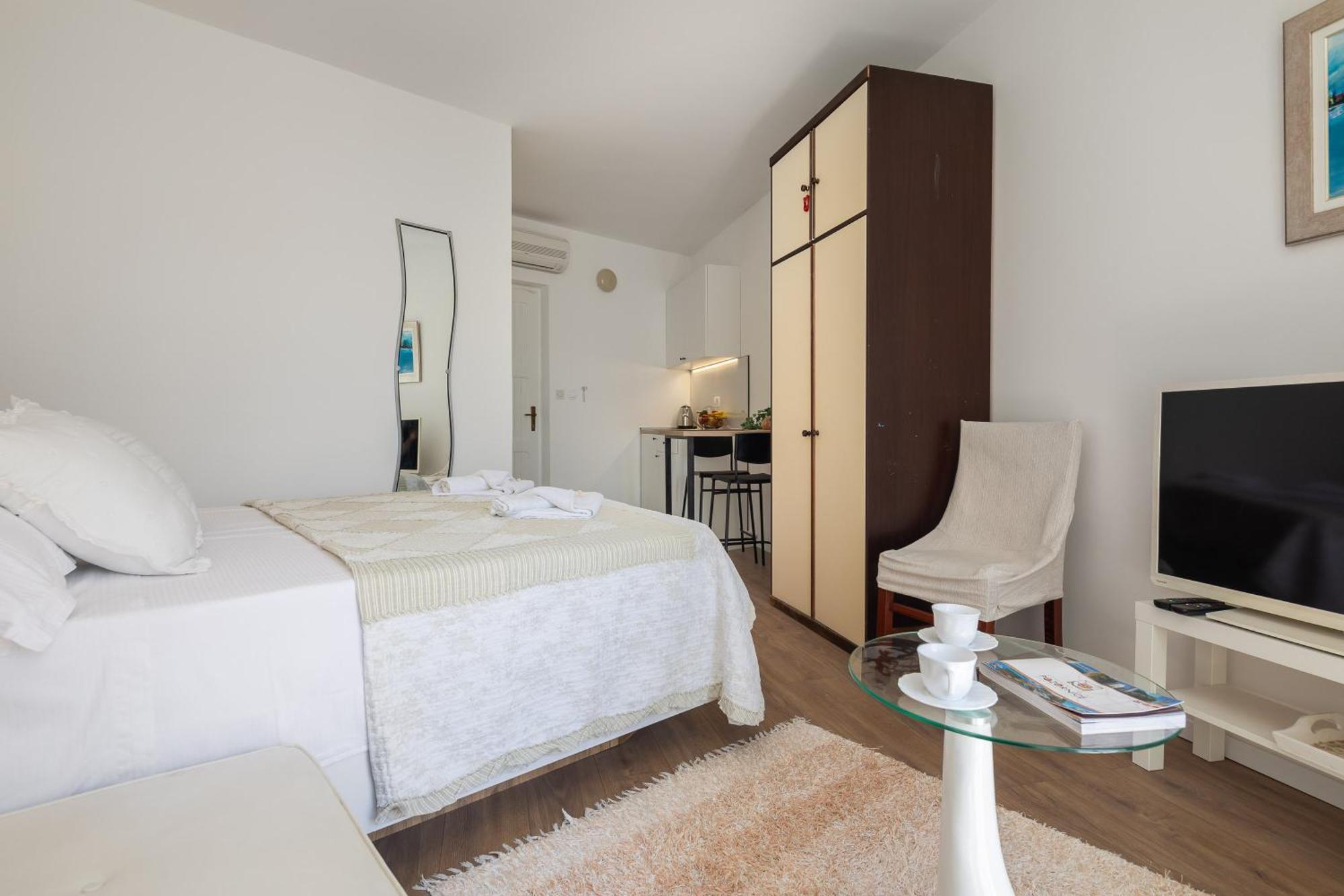 Caleta Seaview Suites II - Pool & Jacuzzi ロクヴァ・ロゴズニツァ エクステリア 写真