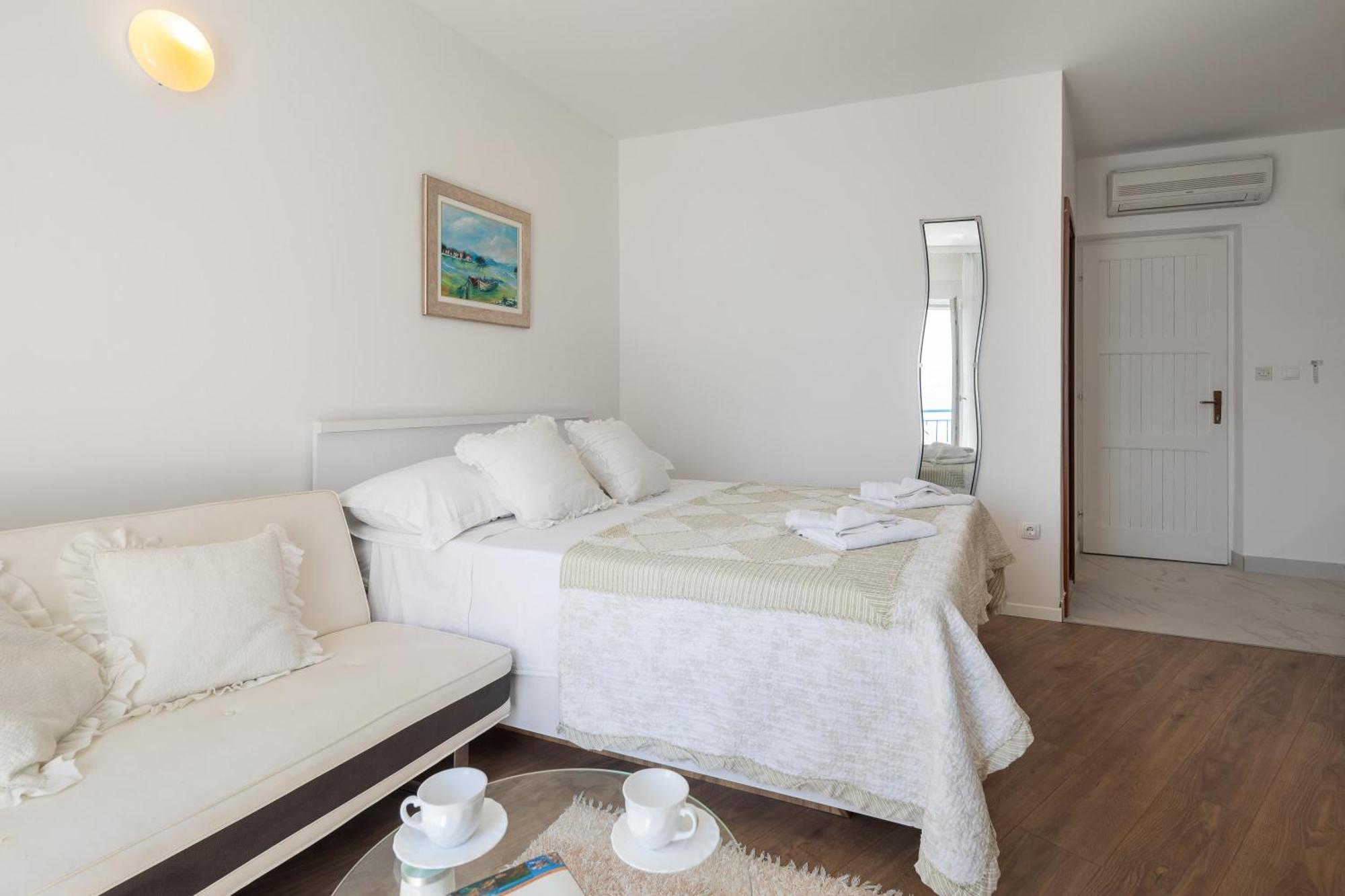 Caleta Seaview Suites II - Pool & Jacuzzi ロクヴァ・ロゴズニツァ エクステリア 写真