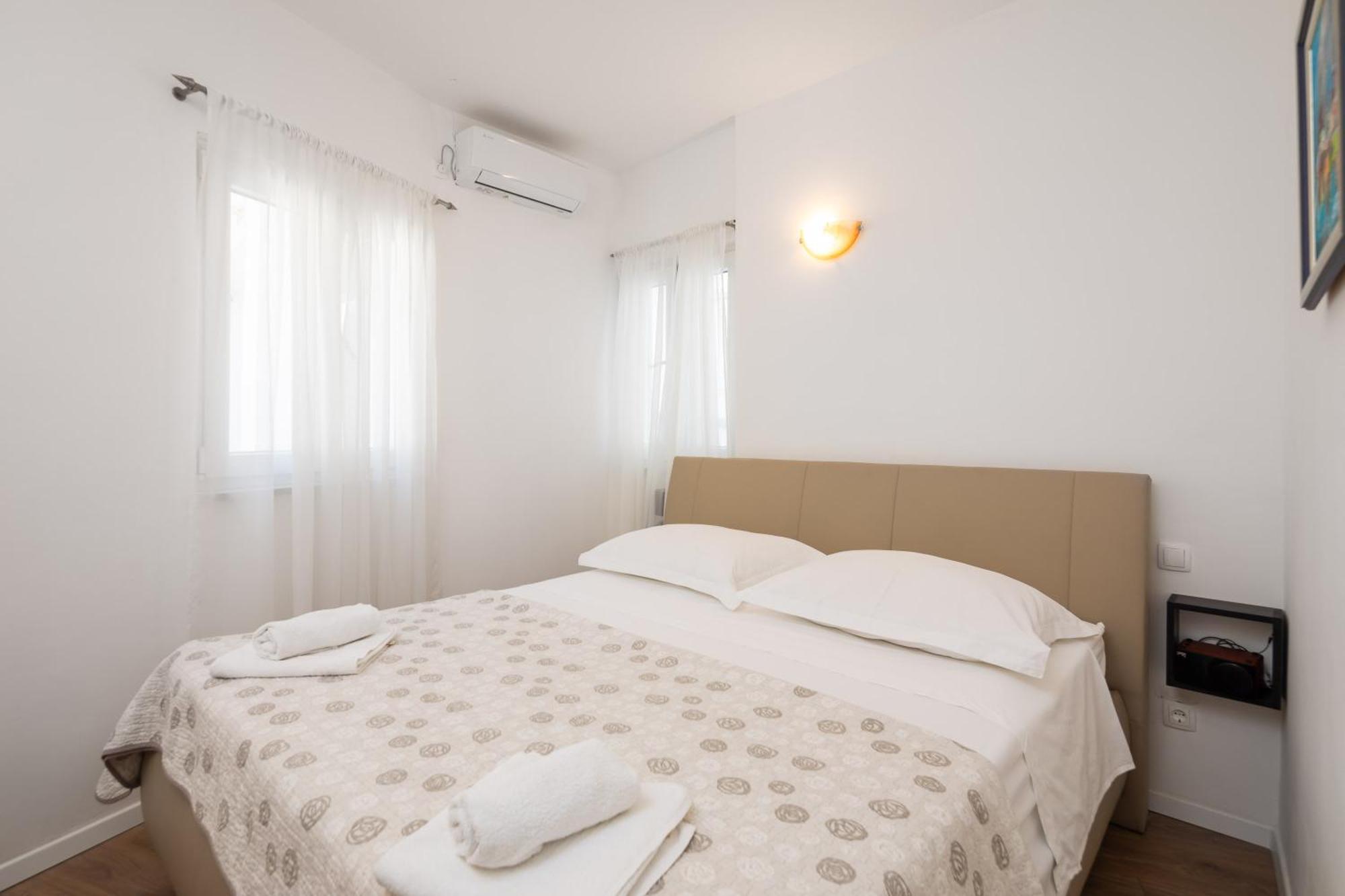 Caleta Seaview Suites II - Pool & Jacuzzi ロクヴァ・ロゴズニツァ エクステリア 写真